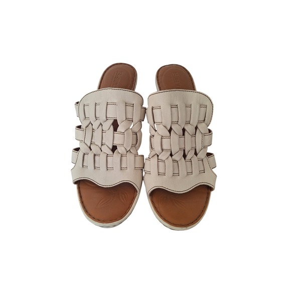 Born Shoes - Born White open toe leather hell sandals size 9/40.5